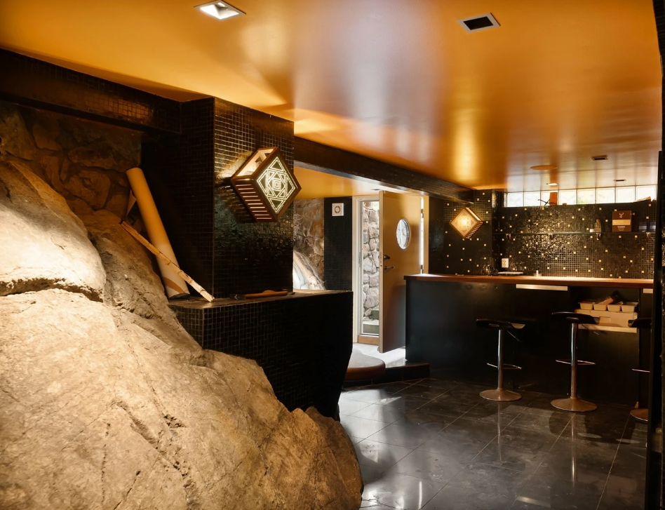 The Rock Bar