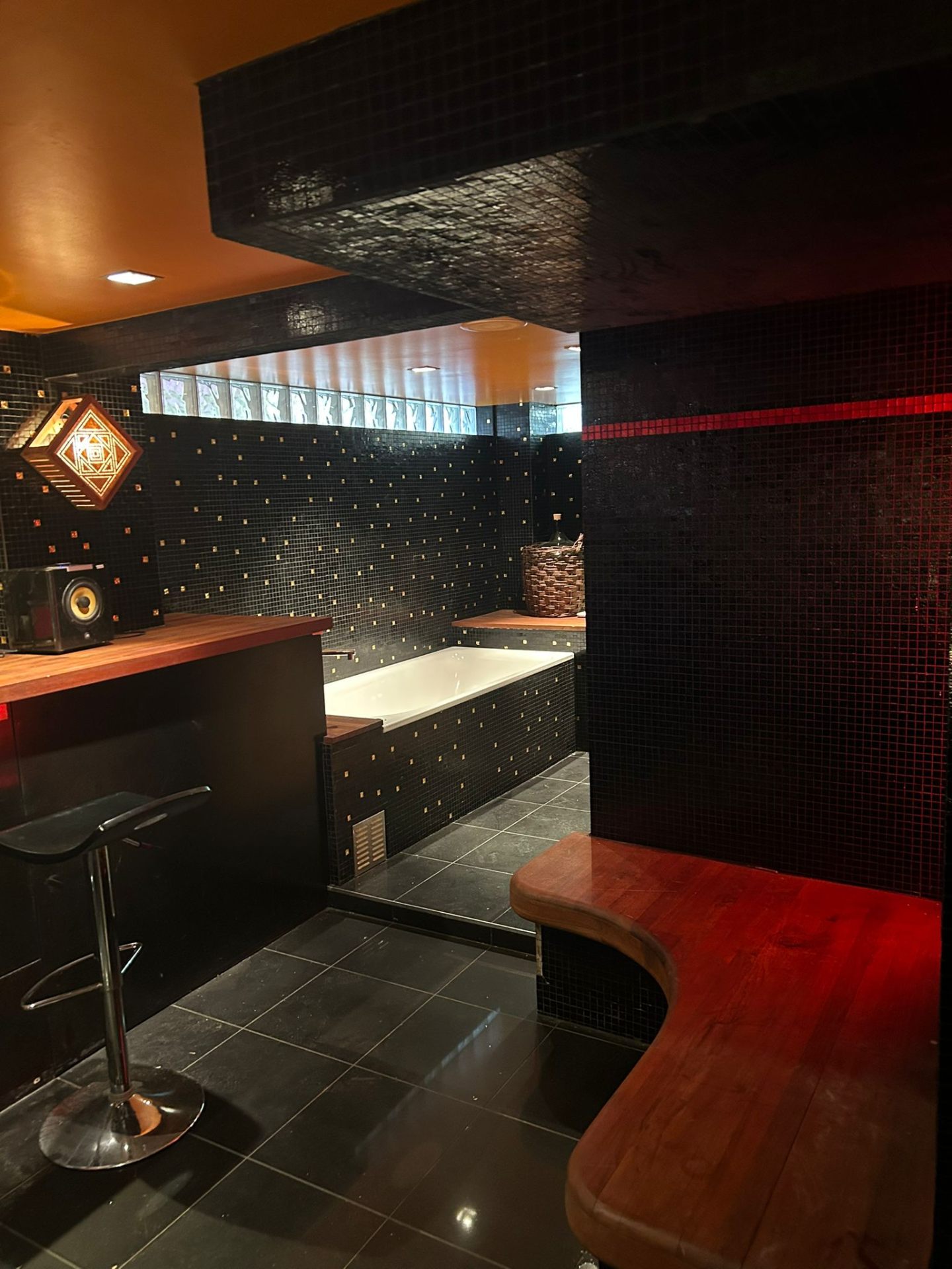 Deep soaking tub in the wellness room